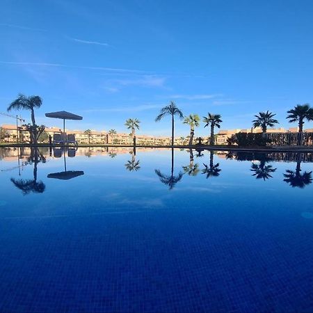 Mini-Villa Situee Dans Une Residence Prestigia A Marrakech, Avec Une Vue Sur La Piscine Et Le Golf Une Securite 24H Sur 24 Et Une Proximite Ideale De L Aeroport 5 Minutes C Est Une Offre Parfaite Pour Des Vacances Marrakesh Exterior photo