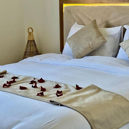 Mini-Villa Situee Dans Une Residence Prestigia A Marrakech, Avec Une Vue Sur La Piscine Et Le Golf Une Securite 24H Sur 24 Et Une Proximite Ideale De L Aeroport 5 Minutes C Est Une Offre Parfaite Pour Des Vacances Marrakesh Exterior photo
