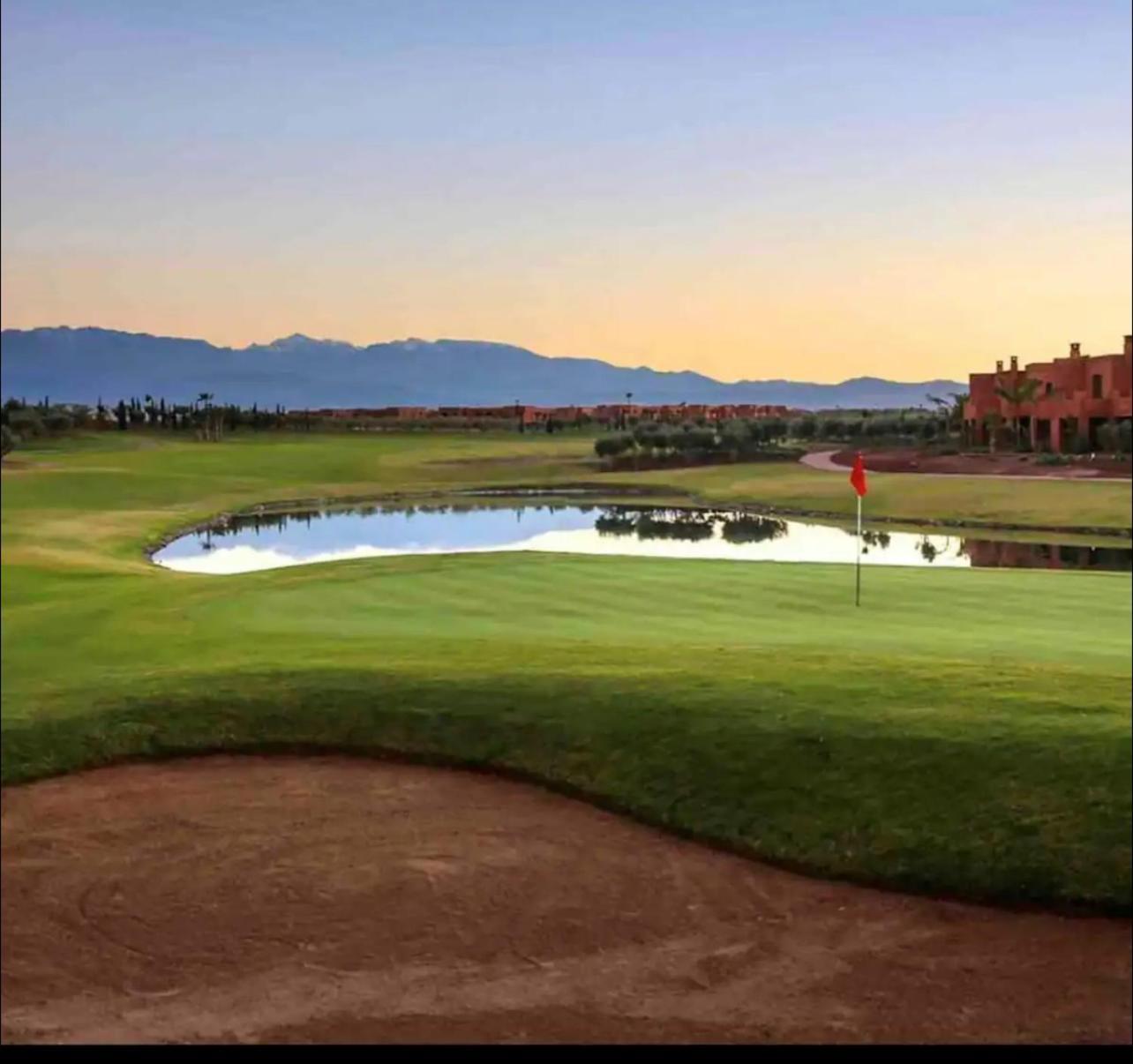 Mini-Villa Situee Dans Une Residence Prestigia A Marrakech, Avec Une Vue Sur La Piscine Et Le Golf Une Securite 24H Sur 24 Et Une Proximite Ideale De L Aeroport 5 Minutes C Est Une Offre Parfaite Pour Des Vacances Marrakesh Exterior photo