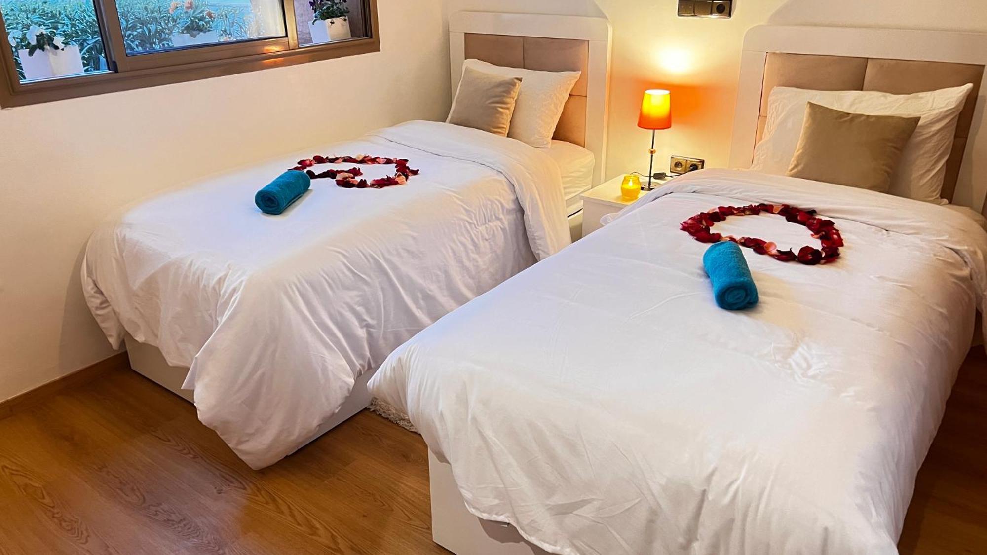 Mini-Villa Situee Dans Une Residence Prestigia A Marrakech, Avec Une Vue Sur La Piscine Et Le Golf Une Securite 24H Sur 24 Et Une Proximite Ideale De L Aeroport 5 Minutes C Est Une Offre Parfaite Pour Des Vacances Marrakesh Exterior photo