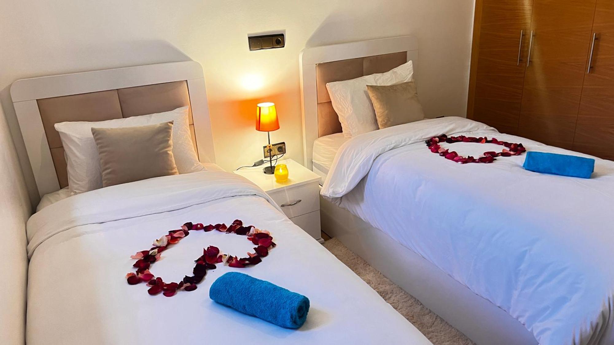 Mini-Villa Situee Dans Une Residence Prestigia A Marrakech, Avec Une Vue Sur La Piscine Et Le Golf Une Securite 24H Sur 24 Et Une Proximite Ideale De L Aeroport 5 Minutes C Est Une Offre Parfaite Pour Des Vacances Marrakesh Exterior photo