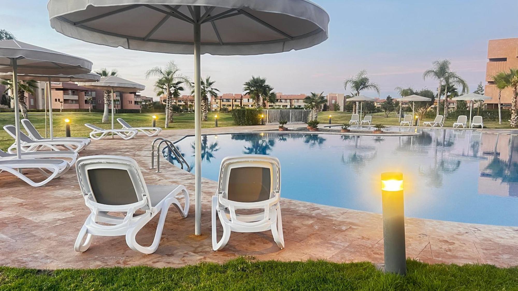 Mini-Villa Situee Dans Une Residence Prestigia A Marrakech, Avec Une Vue Sur La Piscine Et Le Golf Une Securite 24H Sur 24 Et Une Proximite Ideale De L Aeroport 5 Minutes C Est Une Offre Parfaite Pour Des Vacances Marrakesh Exterior photo