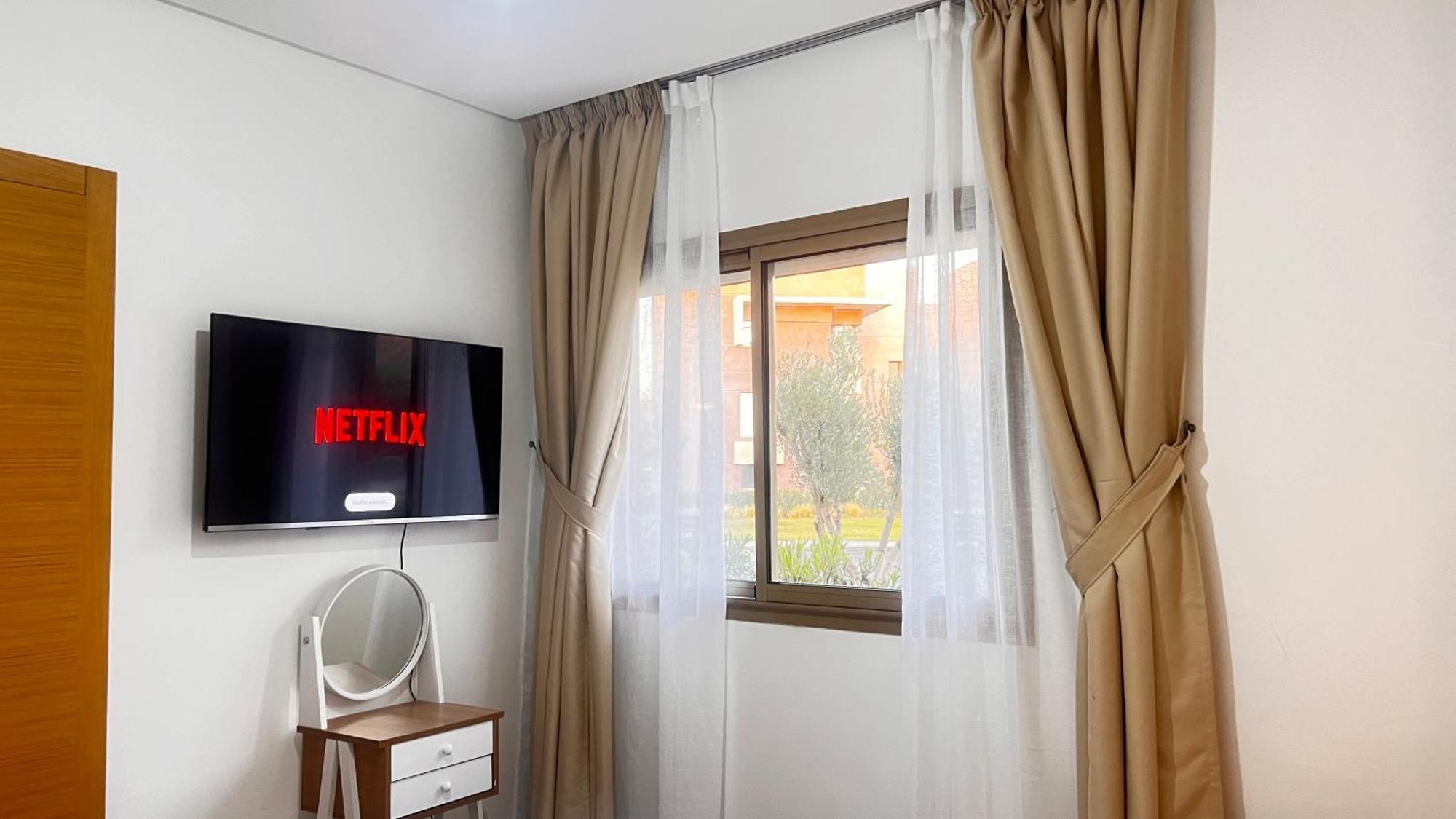 Mini-Villa Situee Dans Une Residence Prestigia A Marrakech, Avec Une Vue Sur La Piscine Et Le Golf Une Securite 24H Sur 24 Et Une Proximite Ideale De L Aeroport 5 Minutes C Est Une Offre Parfaite Pour Des Vacances Marrakesh Exterior photo