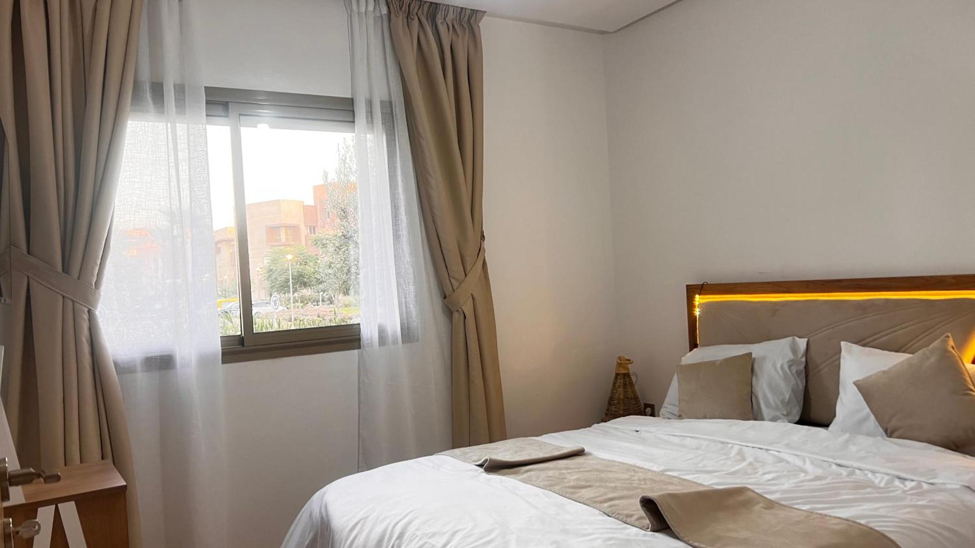 Mini-Villa Situee Dans Une Residence Prestigia A Marrakech, Avec Une Vue Sur La Piscine Et Le Golf Une Securite 24H Sur 24 Et Une Proximite Ideale De L Aeroport 5 Minutes C Est Une Offre Parfaite Pour Des Vacances Marrakesh Exterior photo