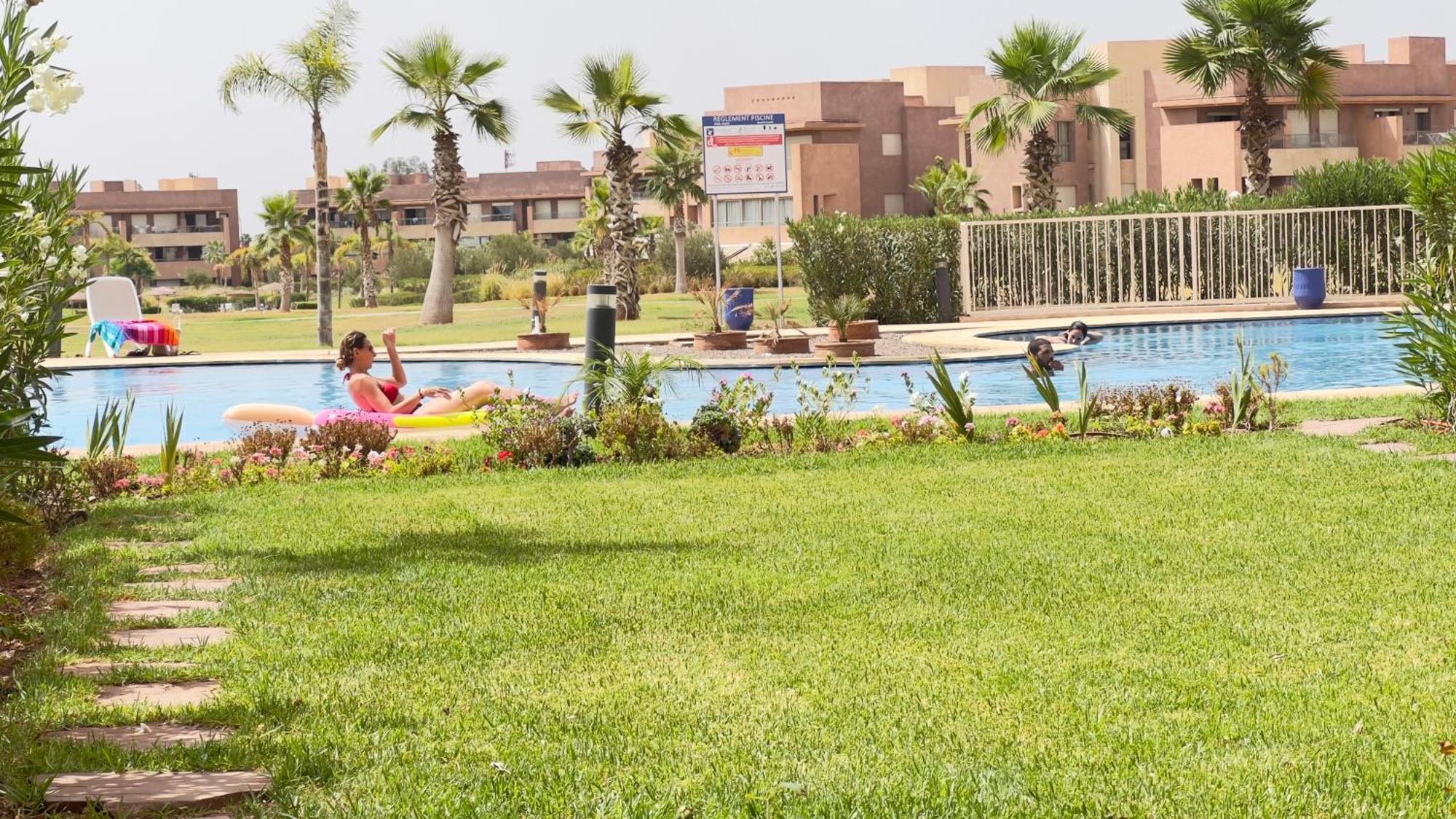 Mini-Villa Situee Dans Une Residence Prestigia A Marrakech, Avec Une Vue Sur La Piscine Et Le Golf Une Securite 24H Sur 24 Et Une Proximite Ideale De L Aeroport 5 Minutes C Est Une Offre Parfaite Pour Des Vacances Marrakesh Exterior photo